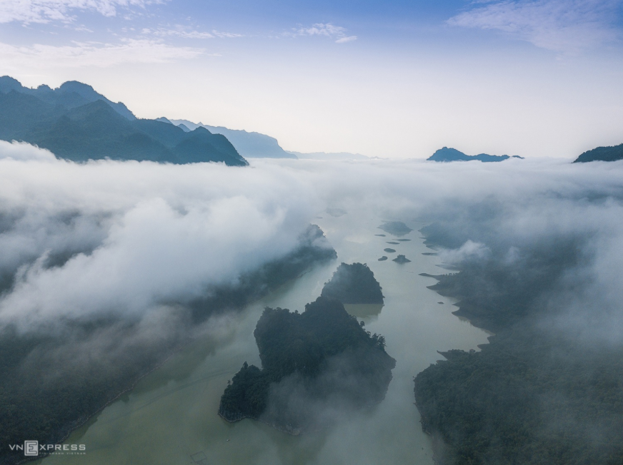 Na Hang picturesque mountain and lake