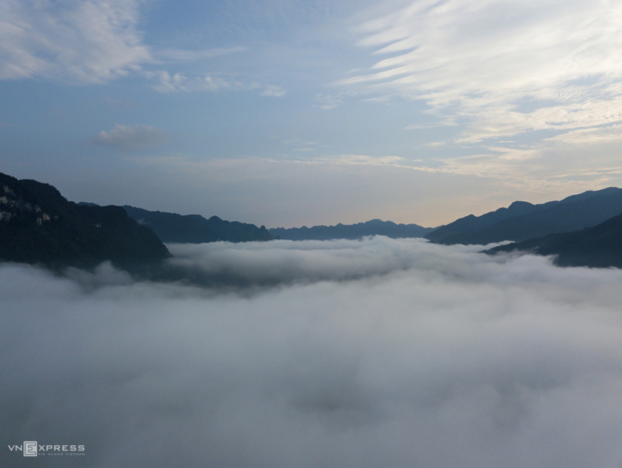 Na Hang picturesque mountain and lake