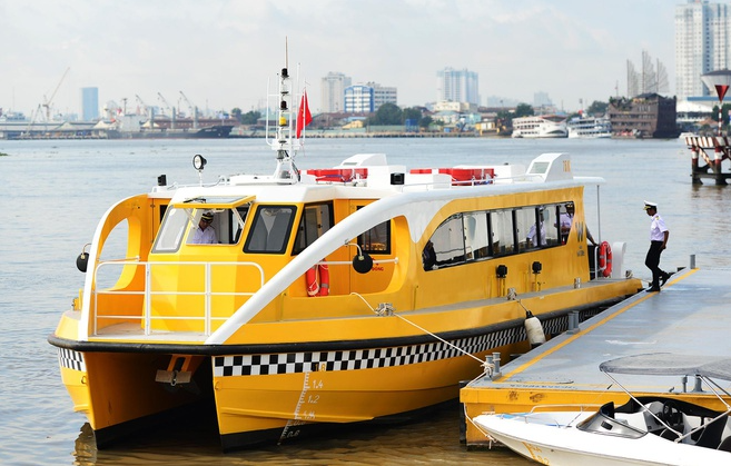 Sai Gon river bus - A rhythm of idleness