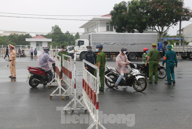 COVID-19 Updates (September 15): Da Nang removes medical checkpoints at city entrance
