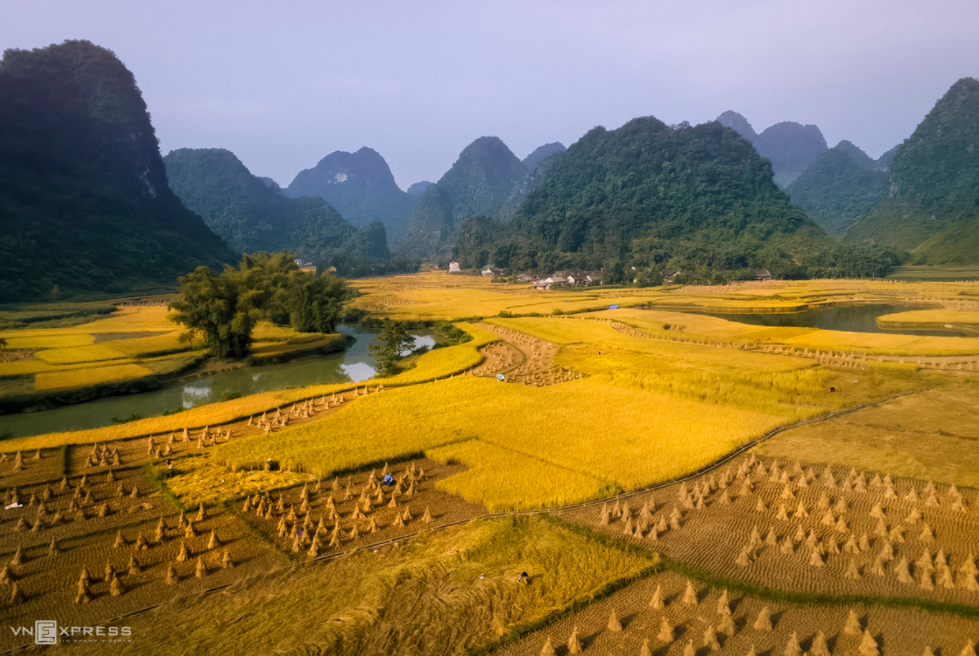 Mountainous harvest in the golden light of autumn