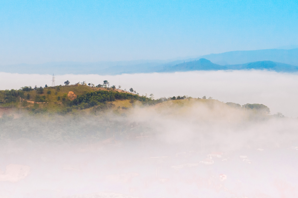 quang tri mountainous areas engulfed in morning mist