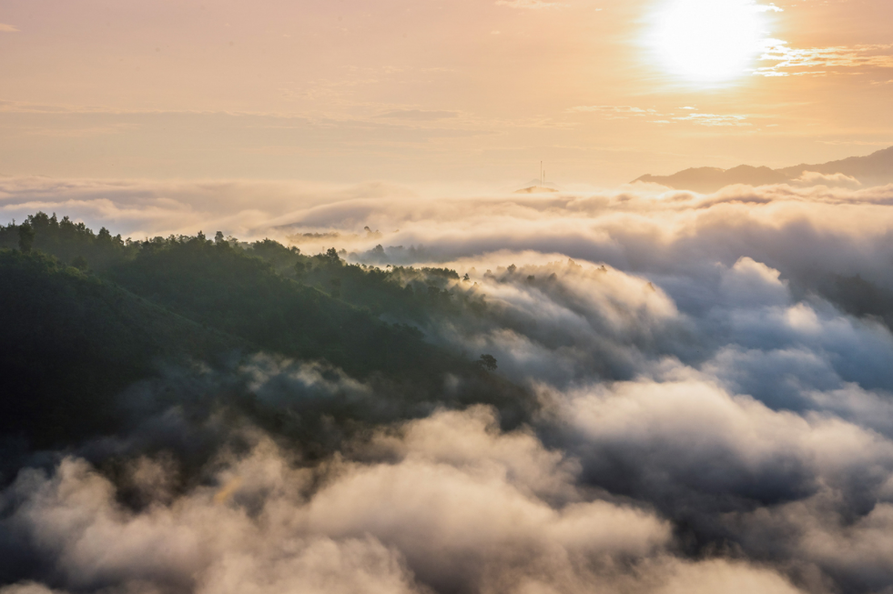 Quang Tri mountainous areas engulfed in morning mist