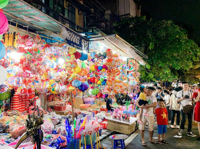 hanois famous toy street sparkles as mid autumn festival draws near