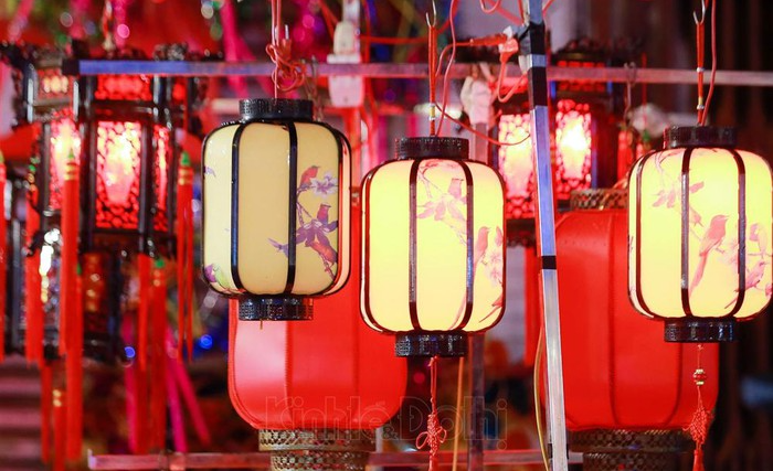 Hanoi: Hang Ma Street gets sparkling as Mid Autumn Festival comes near