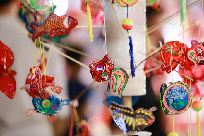 hanois famous toy street sparkles as mid autumn festival draws near