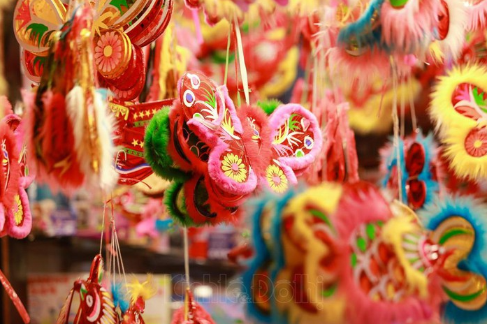 hanois famous toy street sparkles as mid autumn festival draws near