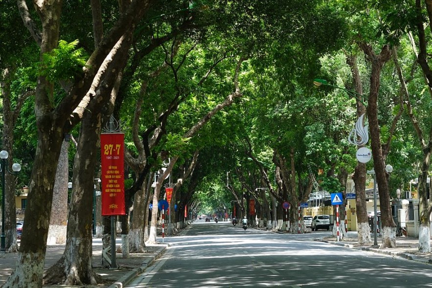 Peaceful Autumn Arrives in Hanoi