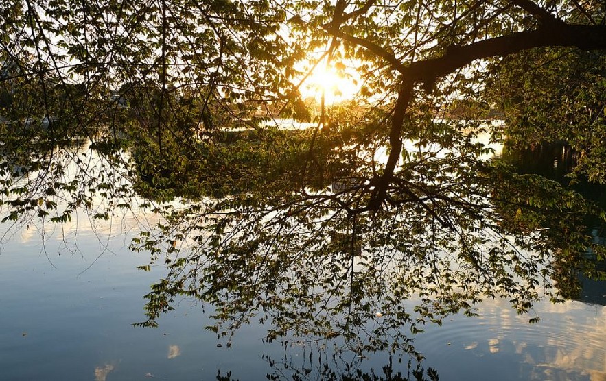 Peaceful Autumn Arrives in Hanoi