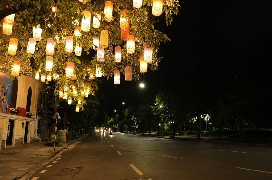 Peaceful Autumn Arrives in Hanoi