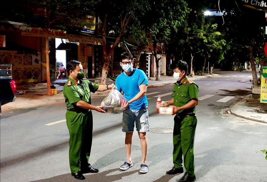 Expats in Vietnam Appreciate Support From Police During Lockdown