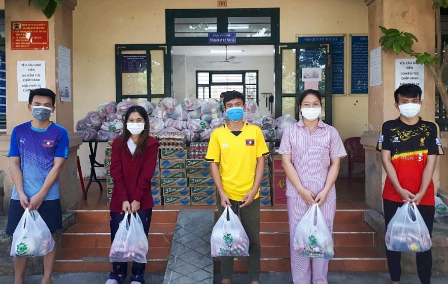 Laos Students Treasure Da Nang Support During Pandemic