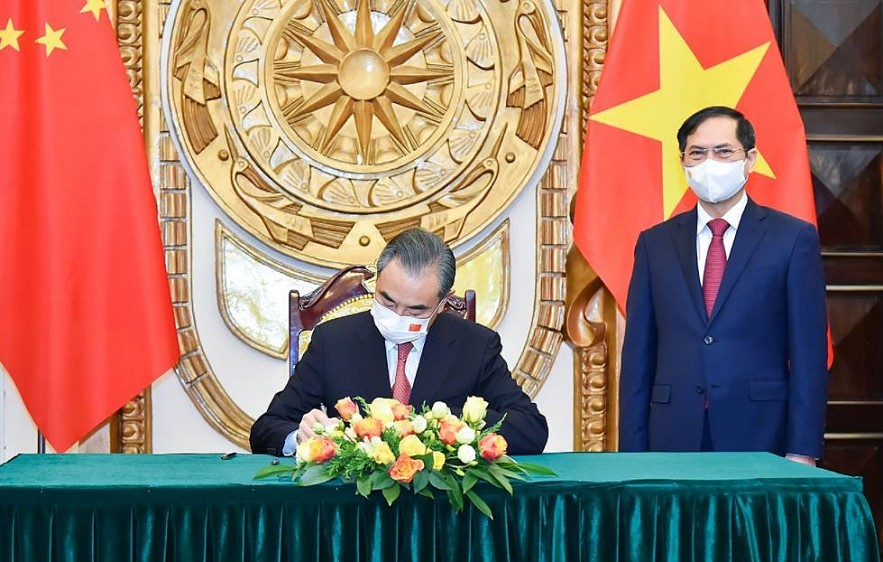 Vietnamese Leaders Welcome Chinese FM, Stress Need To Well Control Sea Disagreements