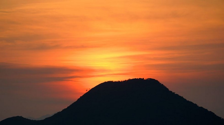 Experience the Sunlit Peaks of Beautiful Ha Long