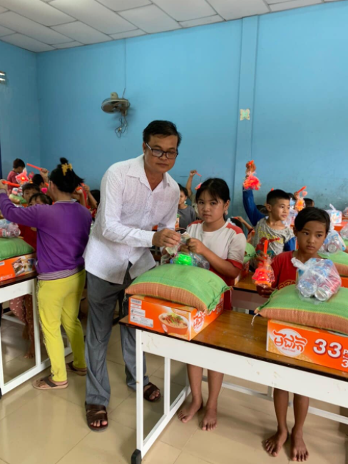 vietnamese cambodian children celebrate mid autumn festival