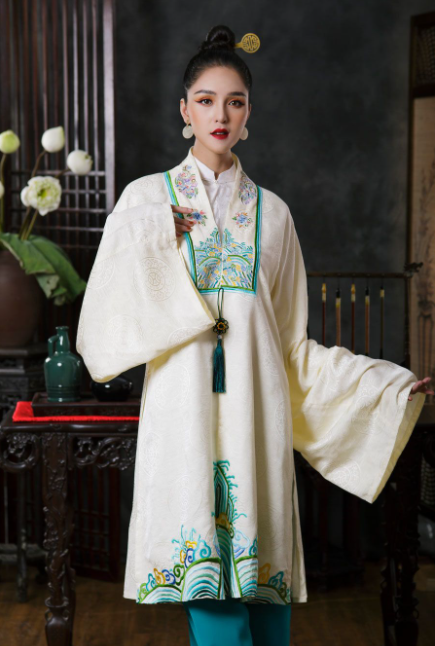 beauty and historical value of vietnamese ancient costumes in nhat binh ao dai