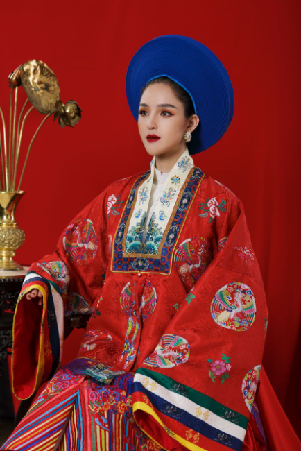 beauty and historical value of vietnamese ancient costumes in nhat binh ao dai