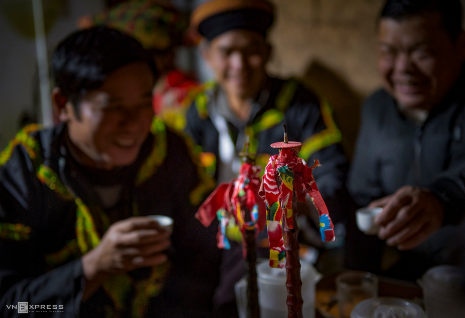 amazing photos depicting everyday lives of dao ethnic locals in mau son