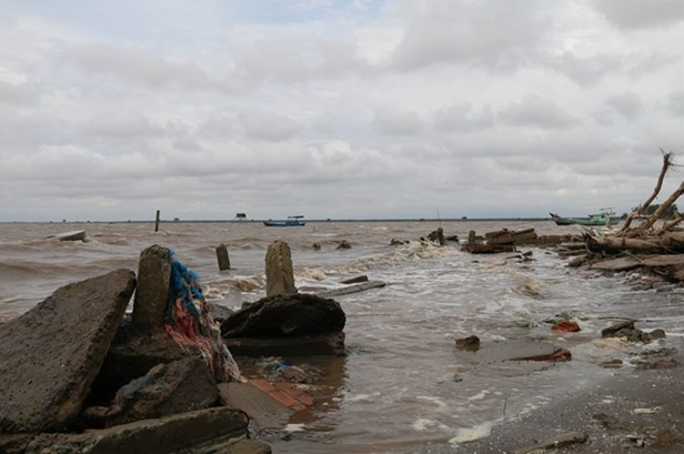 Mekong Delta province of Tien Giang faces worsening river, canal erosion
