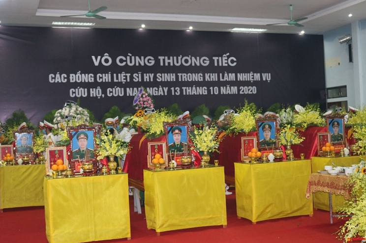 Memorial ceremony held for 13 martyrs dying on the rescue road in Rao Trang 3