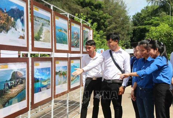 map exhibition of hoang sa truong sa held by mic