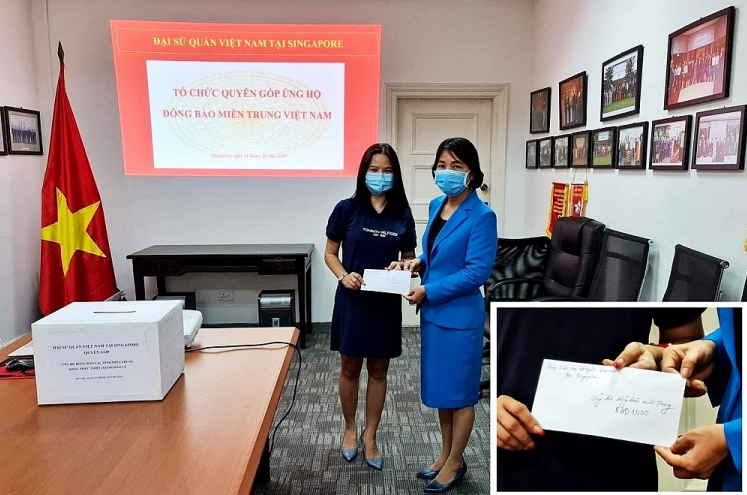 Vietnamese community in Singapore, Thailand, Czech supports citizens in Central Vietnam