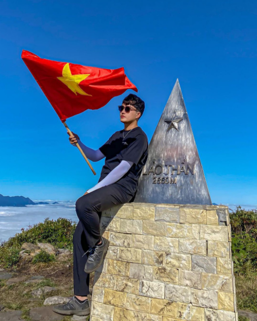 Hungting clouds in Lao Than peak, new adventurous destination