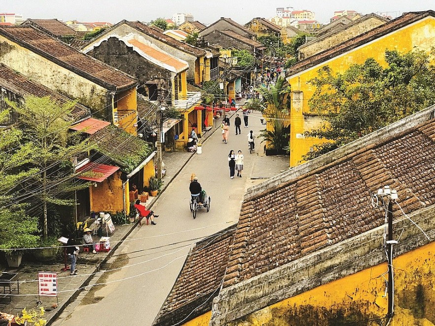 Vietnam Eyes Welcoming International Tourists in November