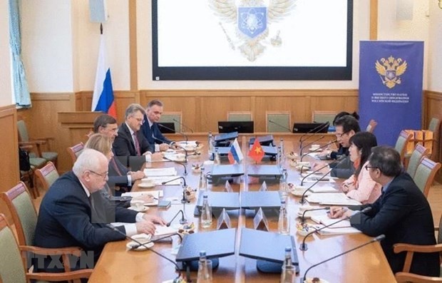 vietnam russia eye stronger ties in education training