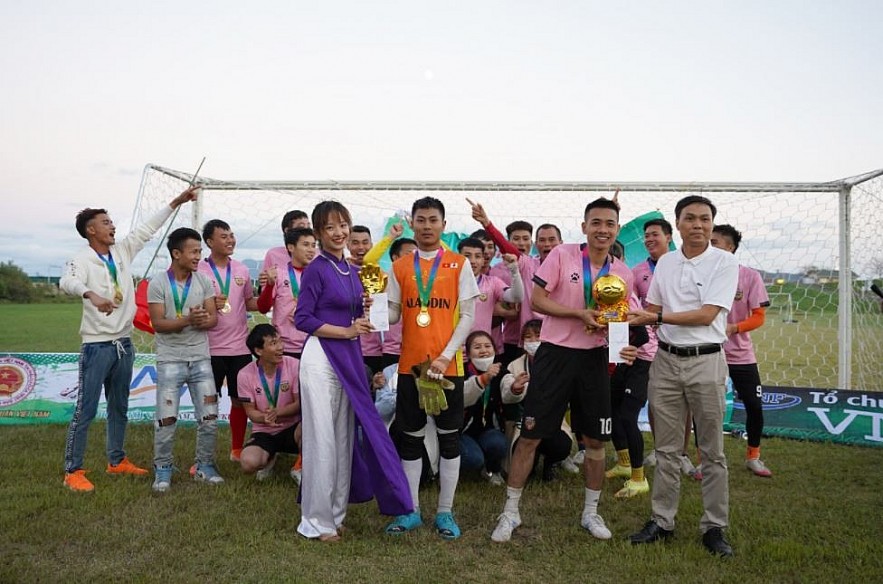 Vietnamese in Japan Raise Covid Funds with Football Tournament