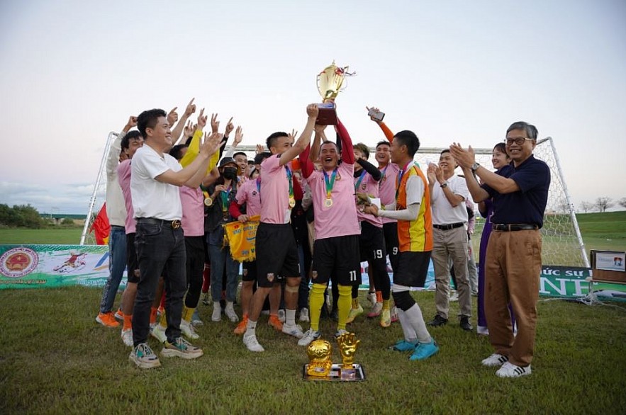 Vietnamese in Japan Raise Covid Funds with Football Tournament