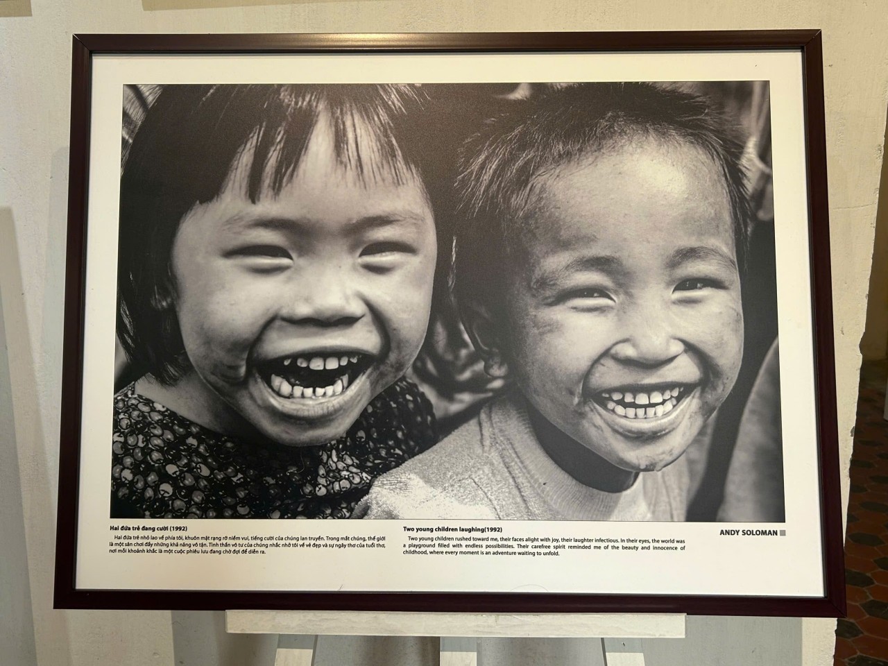 Hanoi Through Time: A British Photographer's Journey Capturing Life Over 30 Years Ago