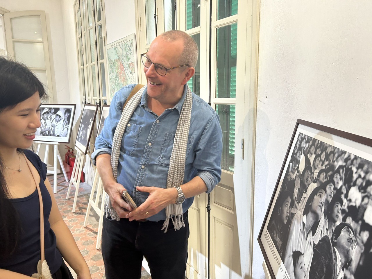 Hanoi Through Time: A British Photographer's Journey Capturing Life Over 30 Years Ago