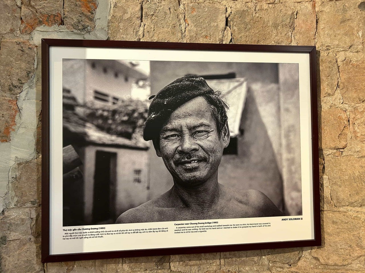 Hanoi Through Time: A British Photographer's Journey Capturing Life Over 30 Years Ago