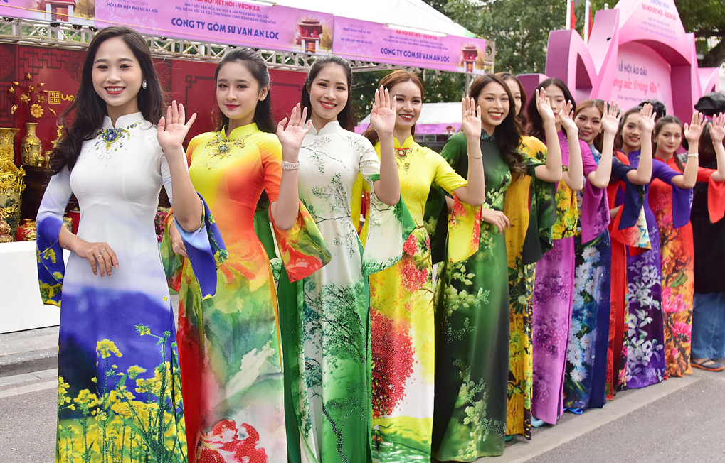 Hanoi's beauty expressed through ao dai