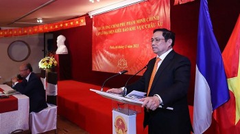 PM Thanks Overseas Vietnamese for Contribution to Homeland