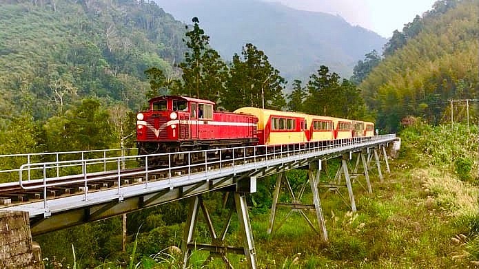 Vietnam's Scenic Train Named in Asian Top 6 Train Journeys for Food, Scenery, Culture
