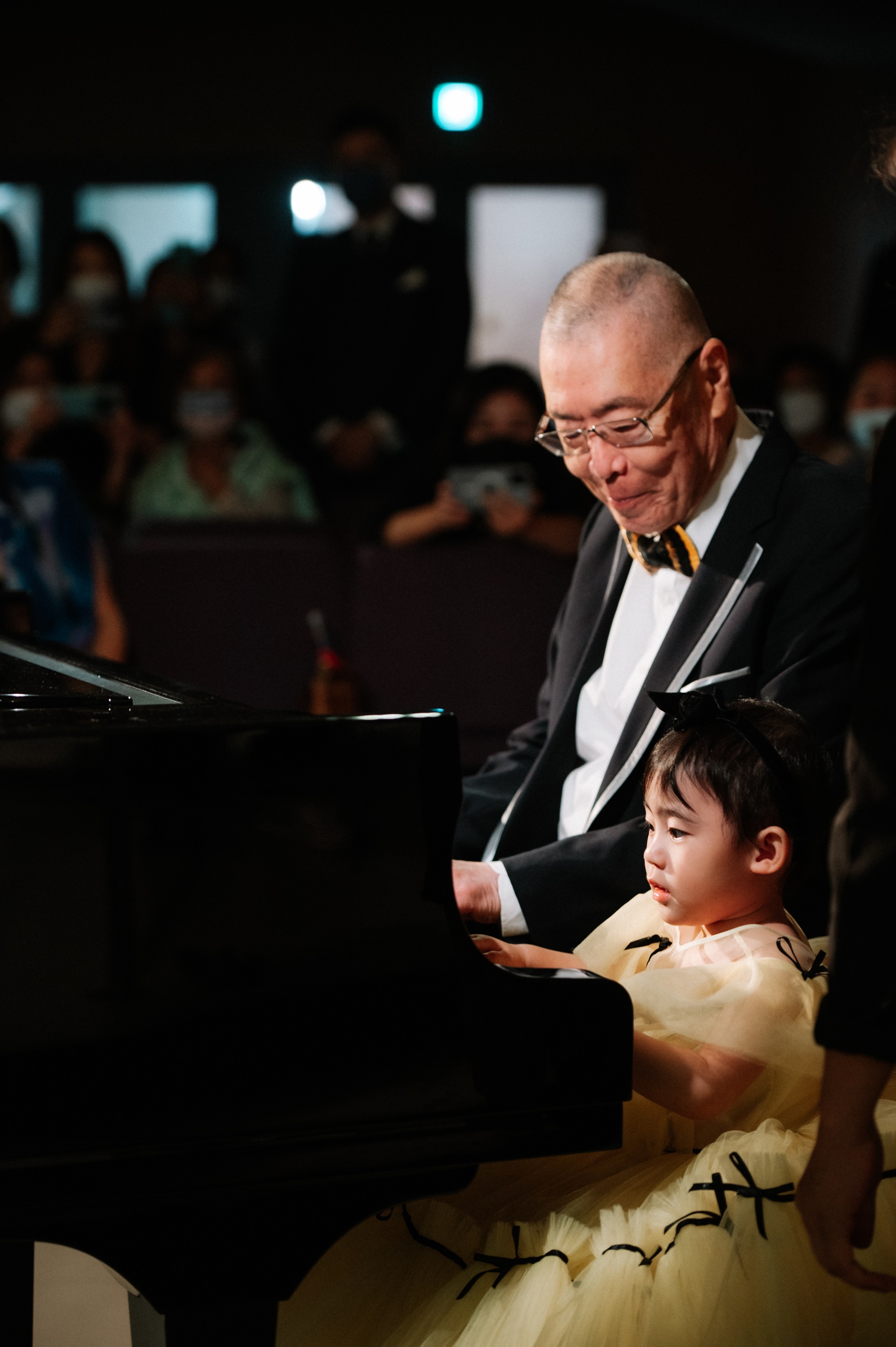 Mr. Liu Shikun and his daughter, Liu Beibei, appeared on stage together for the first time at the Anniversary Concert of the Pallas Piano Academy.