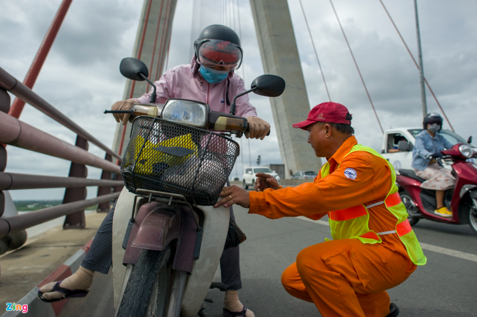 Rescue squad to save suicidal cases on Can Tho Bridge