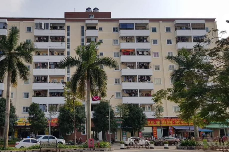 3-year-old Vietnamese boy luckily survives 8-floor falling