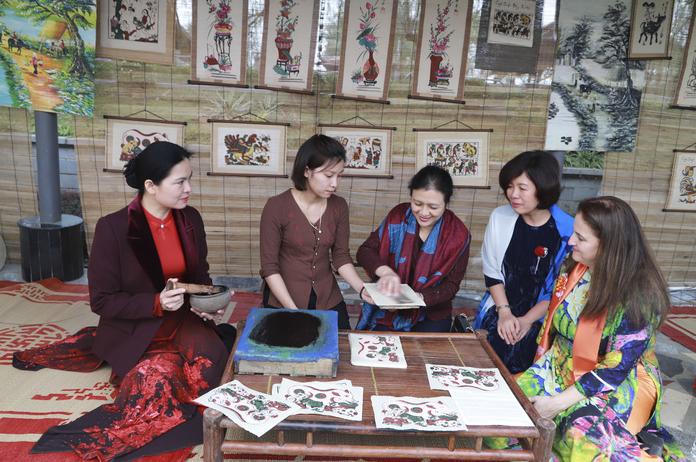 Women's Union tributes int'l friends for 90 years of 5402 capture5