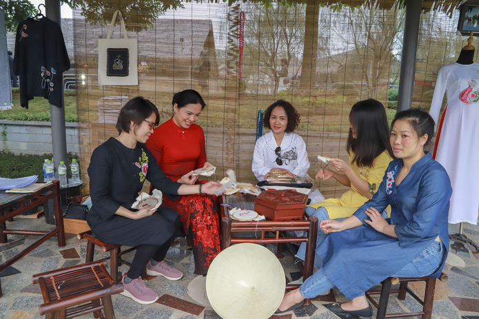 Women's Union tributes int'l friends for 90 years of 5407 capture8