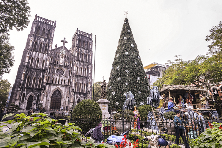 churches in hanoi brilliantly decorated for christmas