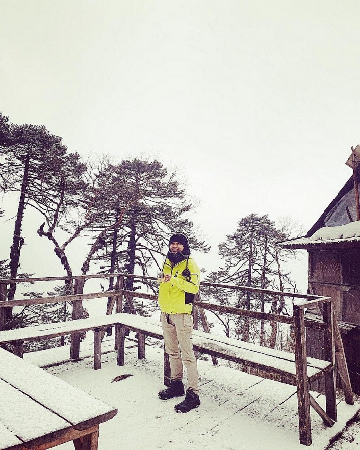 Vietnamese Actress Spreads Positive Energy Through Trekking Trips