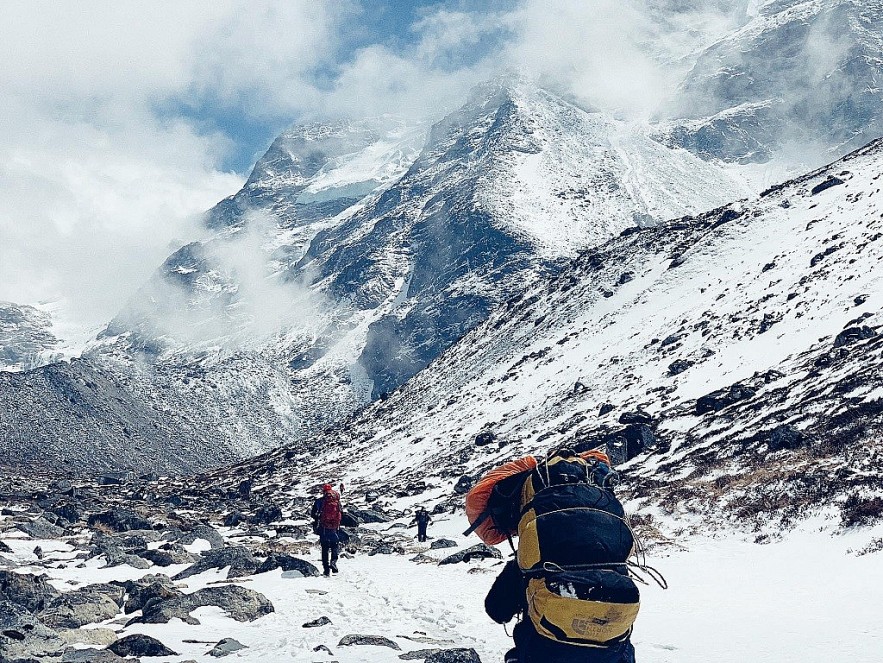 Vietnamese Actress Spreads Positive Energy Through Trekking Trips