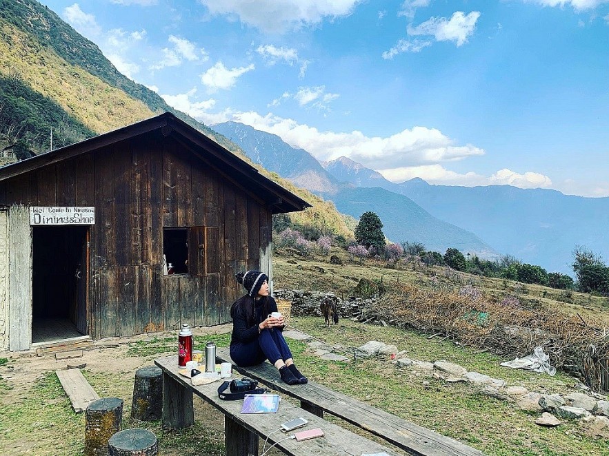 Vietnamese Actress Spreads Positive Energy Through Trekking Trips