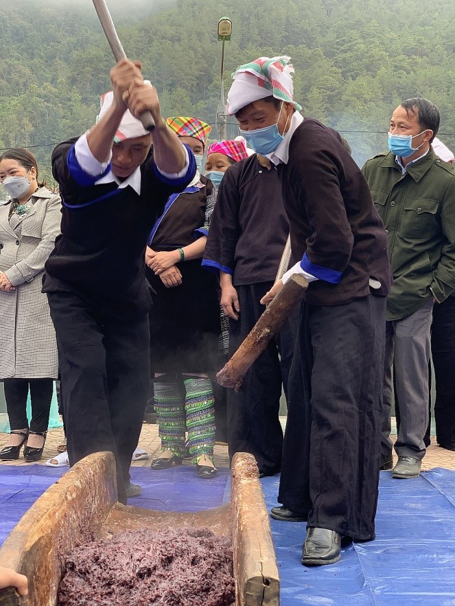 Exquisite Banh Day Pounding Festival in Mu Cang Chai