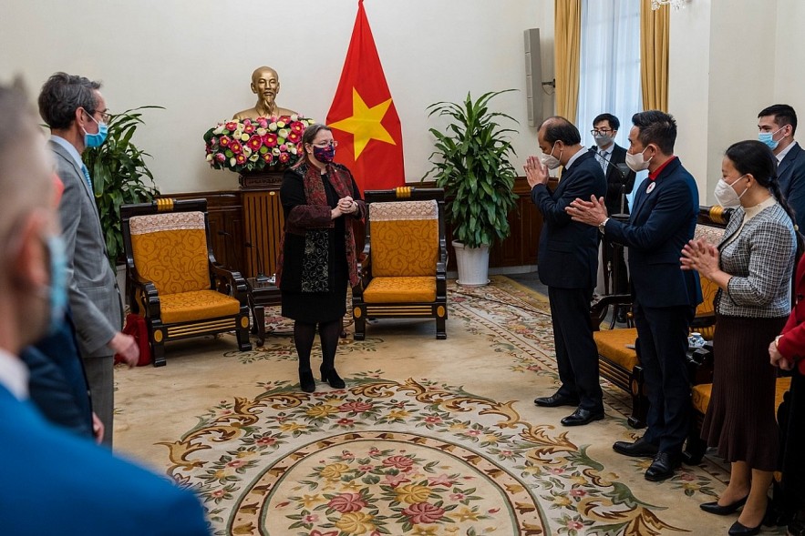 Vietnam Supports the U.S Overcoming the Consequences of Hurricanes