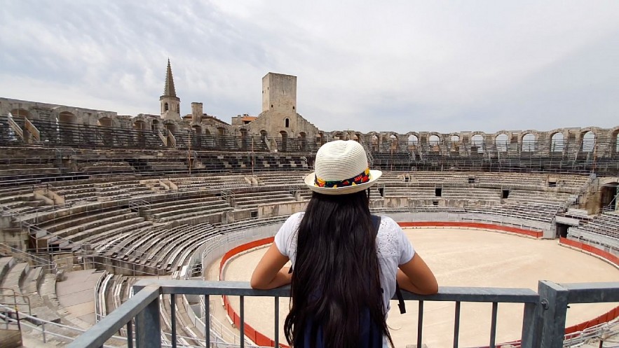 Kim Toan in the vlog to explore the Colosseum in Arles, France