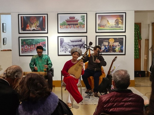 Vietnamese Folk Instrument Exhibition Opens to French Public